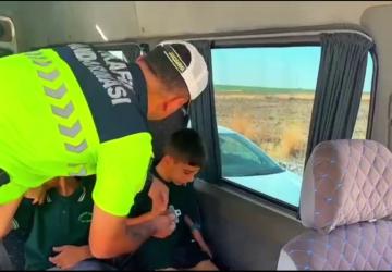 Ders zili çaldı, jandarma abileri minik öğrencileri yalnız bırakmadı - Videolu Haber