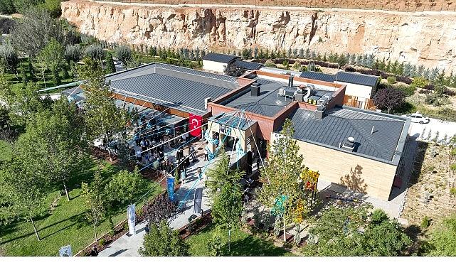 Doğa ve Modern Mimarinin Buluştuğu Kanyon Cafe Açıldı Doğa ve Modern Mimarinin Buluştuğu Kanyon Cafe Açıldı