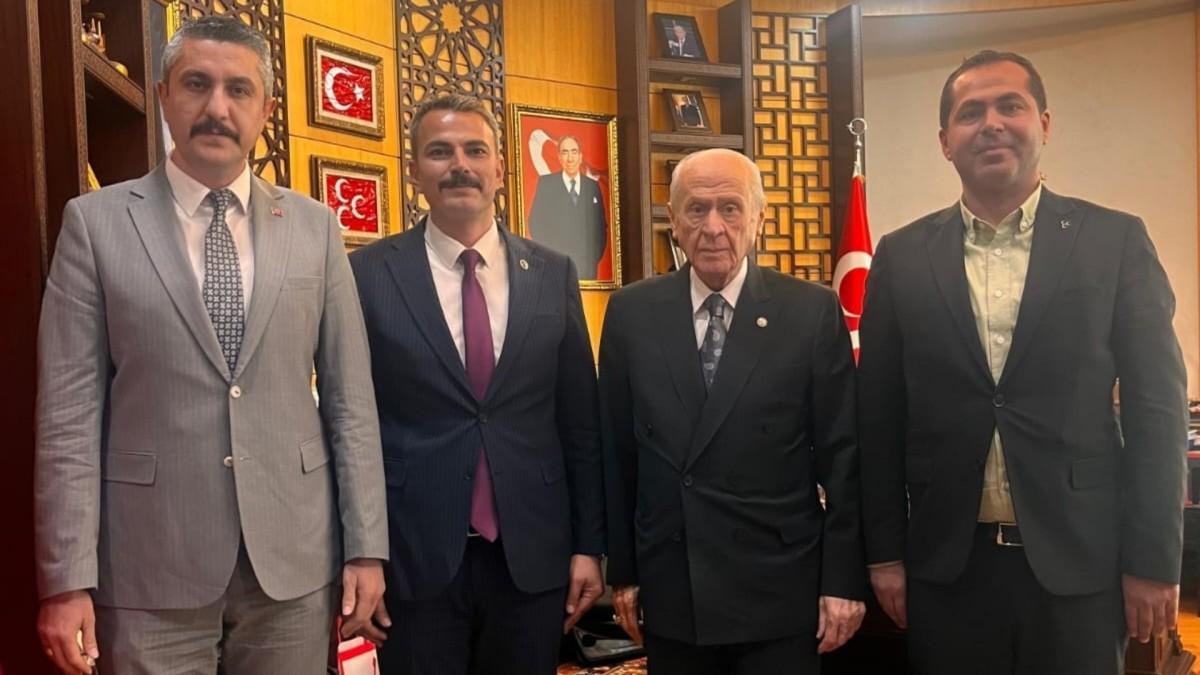 MHP Adıyaman heyeti Ankara’da: Devlet Bahçeli ve bakanlık düzeyinde temaslar - Videolu Haber MHP Adıyaman heyeti Ankara’da: Devlet Bahçeli ve bakanlık düzeyinde temaslar - Videolu Haber