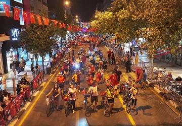 Zafer Bayramı Coşkusu Fener Alayı ile Taçlandı