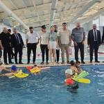 Milletvekili Özhan’dan özel sporculara anlamlı ziyaret: ‘Yüzmede engel yok’