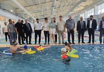 Milletvekili Özhan’dan özel sporculara anlamlı ziyaret: ‘Yüzmede engel yok’