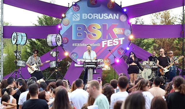 İskender Paydaş ve Orkestrası Borusanlılar için muhteşem bir konser verdi İskender Paydaş ve Orkestrası Borusanlılar için muhteşem bir konser verdi
