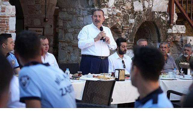 Başkan Topuz, Zabıta Personelleriyle Bir Araya Gelerek Haftalarını Kutladı Başkan Topuz, Zabıta Personelleriyle Bir Araya Gelerek Haftalarını Kutladı