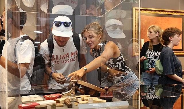 Bu yıl Erasmus+ programı kapsamında 13 ülkeden 51 öğrenci DEÜ'ye katıldı. Bu yıl Erasmus+ programı kapsamında 13 ülkeden 51 öğrenci DEÜ'ye katıldı.