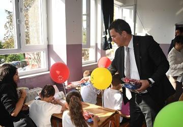 Başkan Erkan Aydın'dan öğrencilere ilk ders sürprizi