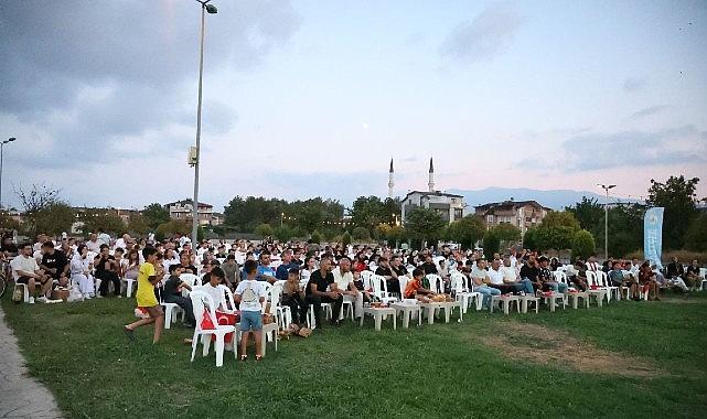 Milli Heyecan Kartepe'de Dev Ekranda Yaşandı Milli Heyecan Kartepe'de Dev Ekranda Yaşandı