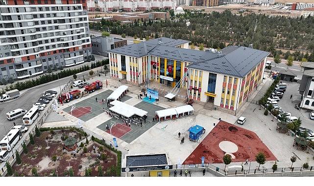Konya Protokolü Öğrencilerin İlk Ders Zili Heyecanına Selçuklu'da Ortak Oldu Konya Protokolü Öğrencilerin İlk Ders Zili Heyecanına Selçuklu'da Ortak Oldu