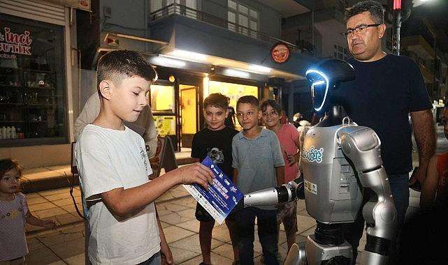 İnsansı Robot Canik Sokaklarında İnsansı Robot Canik Sokaklarında