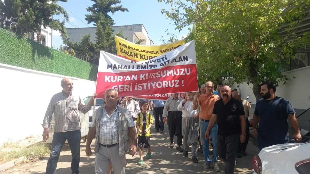 Kahta’daki Kur’an Kursu Krizi’nde Menzil Bağlantısı: Mahalleli Tepkili, İddialar Müftülüğe Yöneldi - Videolu Haber Kahta’daki Kur’an Kursu Krizi’nde Menzil Bağlantısı: Mahalleli Tepkili, İddialar Müftülüğe Yöneldi - Videolu Haber