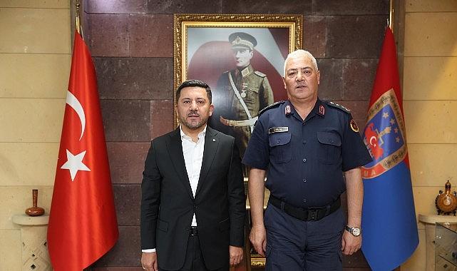 Belediye Başkan Arı'dan Jandarma Komutanı Çelik'e Ziyaret Belediye Başkan Arı'dan Jandarma Komutanı Çelik'e Ziyaret