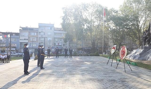 İnegöl'de Zafer Bayramı Coşkusu Resmi Törenlerle Başladı İnegöl'de Zafer Bayramı Coşkusu Resmi Törenlerle Başladı
