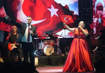 Tuğçe Kandemir Saray'ı salladı