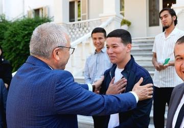 Çift Diploma Programı ile EÜ'ye gelen Özbek öğrenciler Rektör Prof. Dr. Budak'ı ziyaret etti