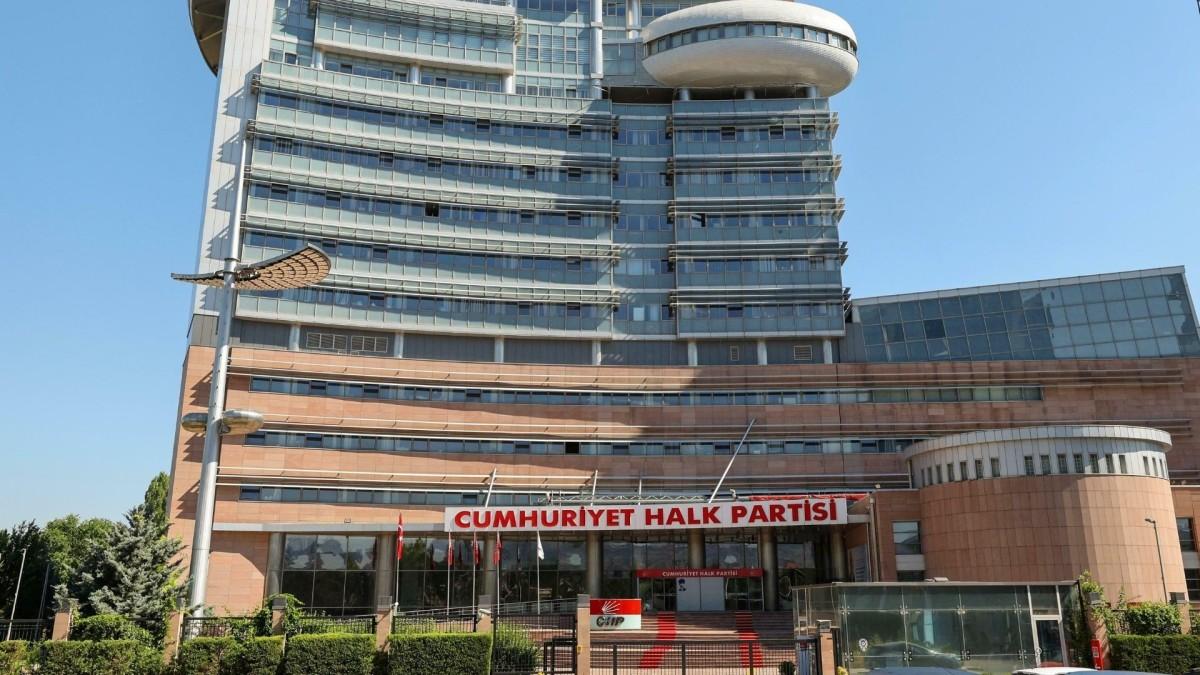 CHP, İstanbul İl Başkanlığı binasını kapatma kararı aldı CHP, İstanbul İl Başkanlığı binasını kapatma kararı aldı