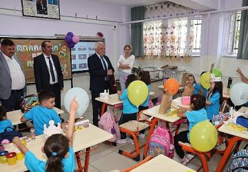 Başkan Şadi Özdemir'den “Okula hoş geldin" hediyesi