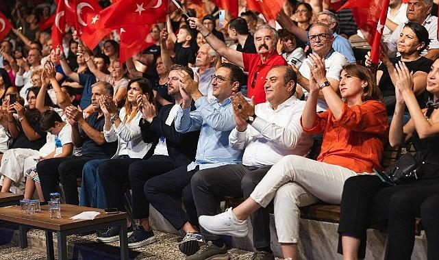 Balçovalılar Sevcan Orhan'la coştu Balçovalılar Sevcan Orhan'la coştu