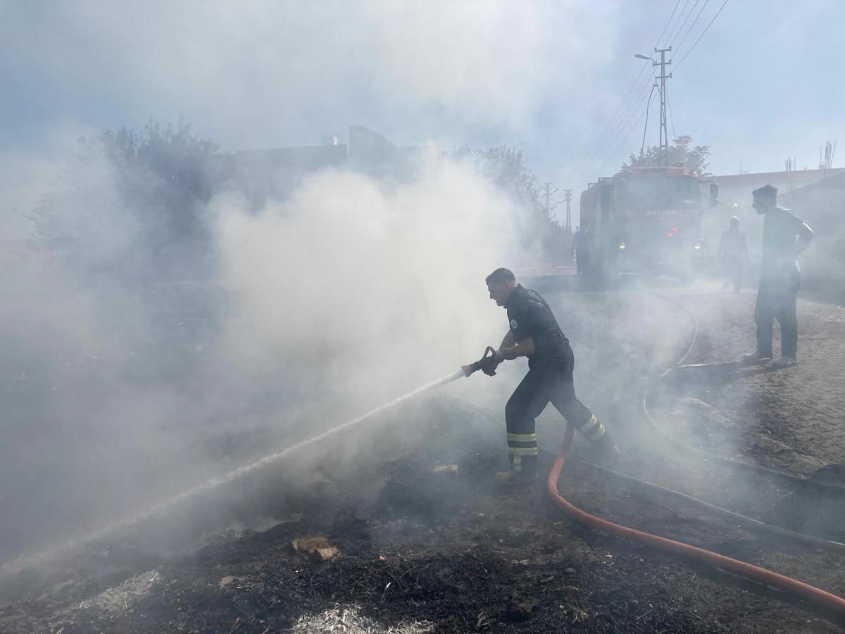 Adıyaman Belediyesi, Kömür Beldesi’nde çıkan yangına 25 araçla müdahale etti - Videolu Haber