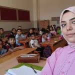 Çiçeği burnunda öğretmen Gamze Güngörmez ilk ders heyecanını yaşadı