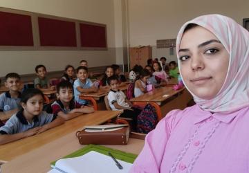 Çiçeği burnunda öğretmen Gamze Güngörmez ilk ders heyecanını yaşadı