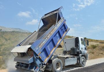 Manavgat'ta grup yolları asfaltlanıyor
