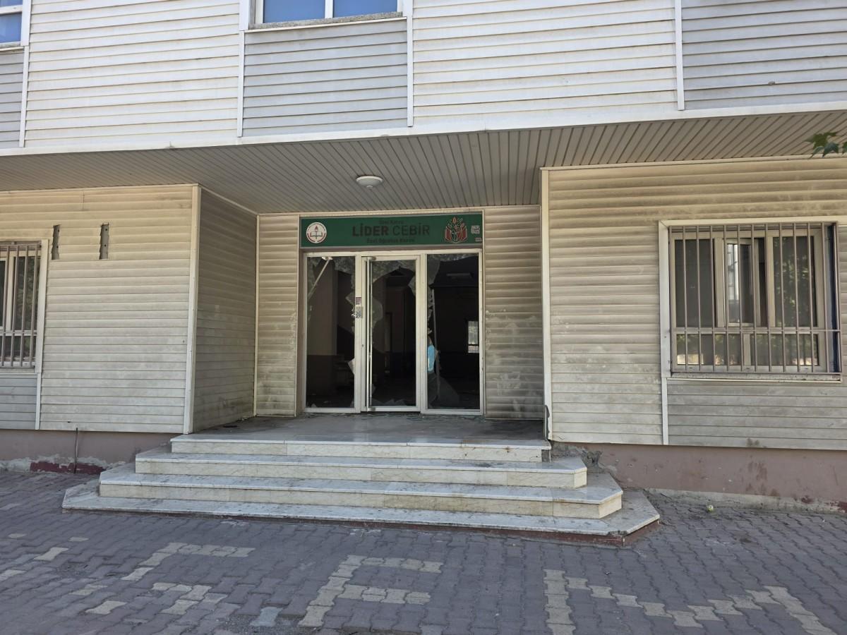 Kahta’daki Eski FETÖ Dershanesi Binası ‘Uyuşturucu ve Fuhuş Yuvasına Döndü’ İddiası - Videolu Haber