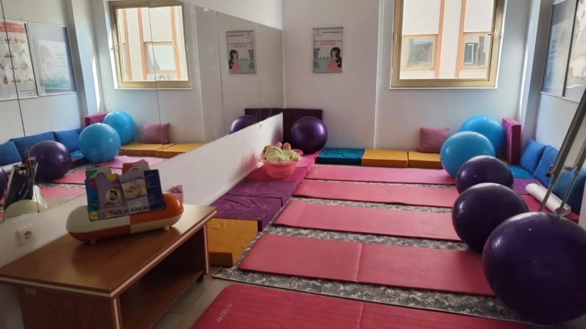 Kahta Devlet Hastanesi’nde gebe okulu açıldı Kahta Devlet Hastanesi’nde gebe okulu açıldı