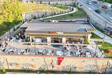 En mutlu 'Evet'ler bu salonda yankılanıyor