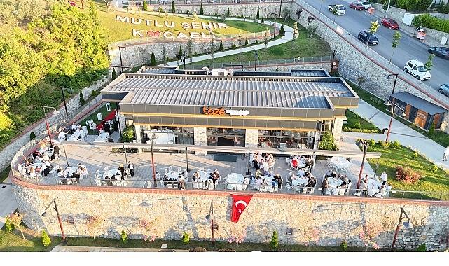 En mutlu 'Evet'ler bu salonda yankılanıyor