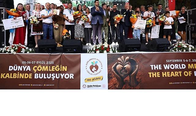 Menemen Belediyesi Uluslarası Çömlek Festivali'ne muhteşem final Menemen Belediyesi Uluslarası Çömlek Festivali'ne muhteşem final