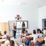 Çeşme Belediyesi'nden ilkokula başlayan öğrencilere hoş geldin hediyesi