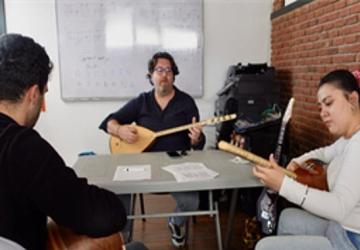 Genç İzmir'in ücretsiz müzik kursları için başvurular sürüyor