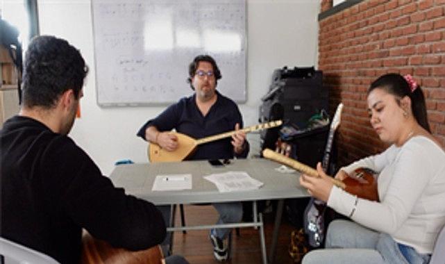 Genç İzmir'in ücretsiz müzik kursları için başvurular sürüyor