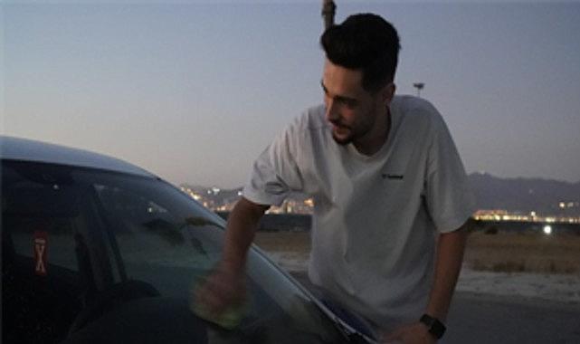 İzmir'de arabada film keyfi