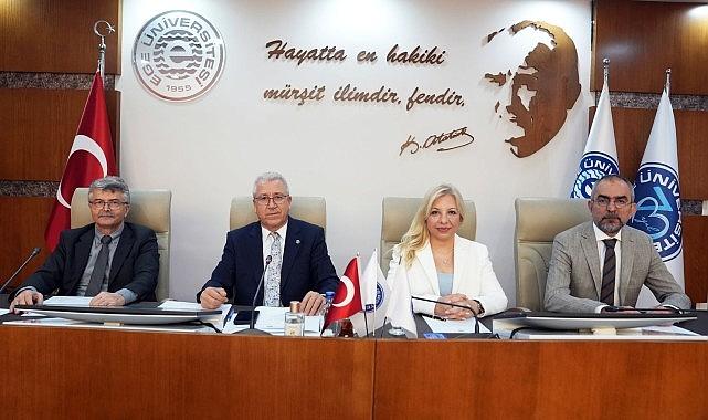 EÜ İletişim Fakültesi akreditasyon belgelerine kavuştu EÜ İletişim Fakültesi akreditasyon belgelerine kavuştu