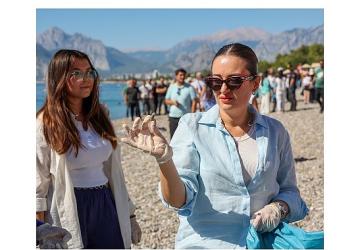 Denizden tekne parçası şezlong ve araç lastiği çıktı
