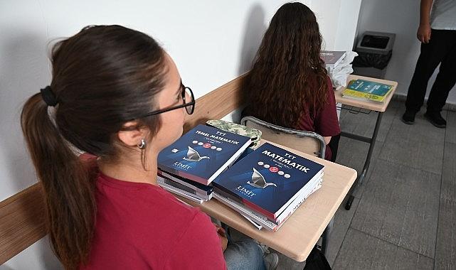 Kurs öğrencilerine ücretsiz kitapları dağıtıldı Kurs öğrencilerine ücretsiz kitapları dağıtıldı