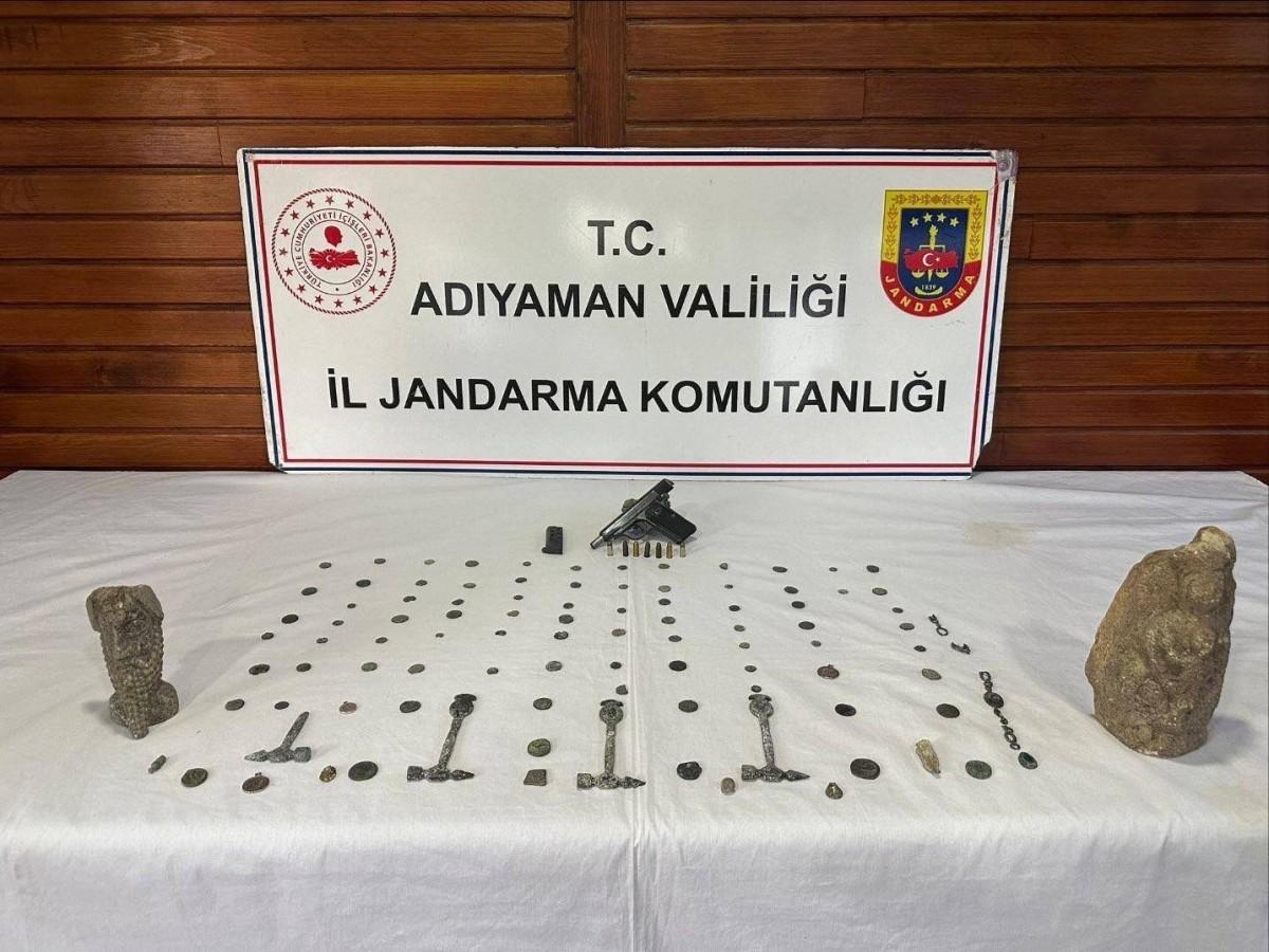 Adıyaman’da tarihi eser operasyonuna 4 gözaltı Adıyaman’da tarihi eser operasyonuna 4 gözaltı