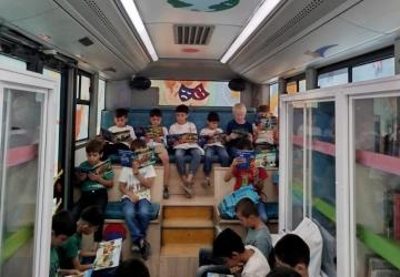 Yaz Tatiline Mobil Çocuk Kütüphanesi Renk Getirdi