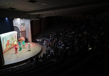 Damla'nın Dolabı Çocuk Tiyatrosu Nevşehir'de Sahneleniyor