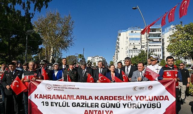 Başkan Vekili Özdemir Gaziler Günü'nü kutladı