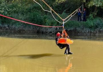 Sakarya Nehri’nde İtfaiyecilerden Nefes Kesen Gösteri