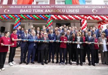 Bakü’de Türk Anadolu Lisesi Görkemli Törenle Eğitim Hayatına Başladı