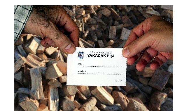 Efes Selçuk Belediyesi'nden sosyal desteğe ihtiyaç duyan ailelere yakacak fişi desteği