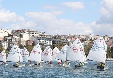 Genç sporcular şampiyonluk için yarıştı