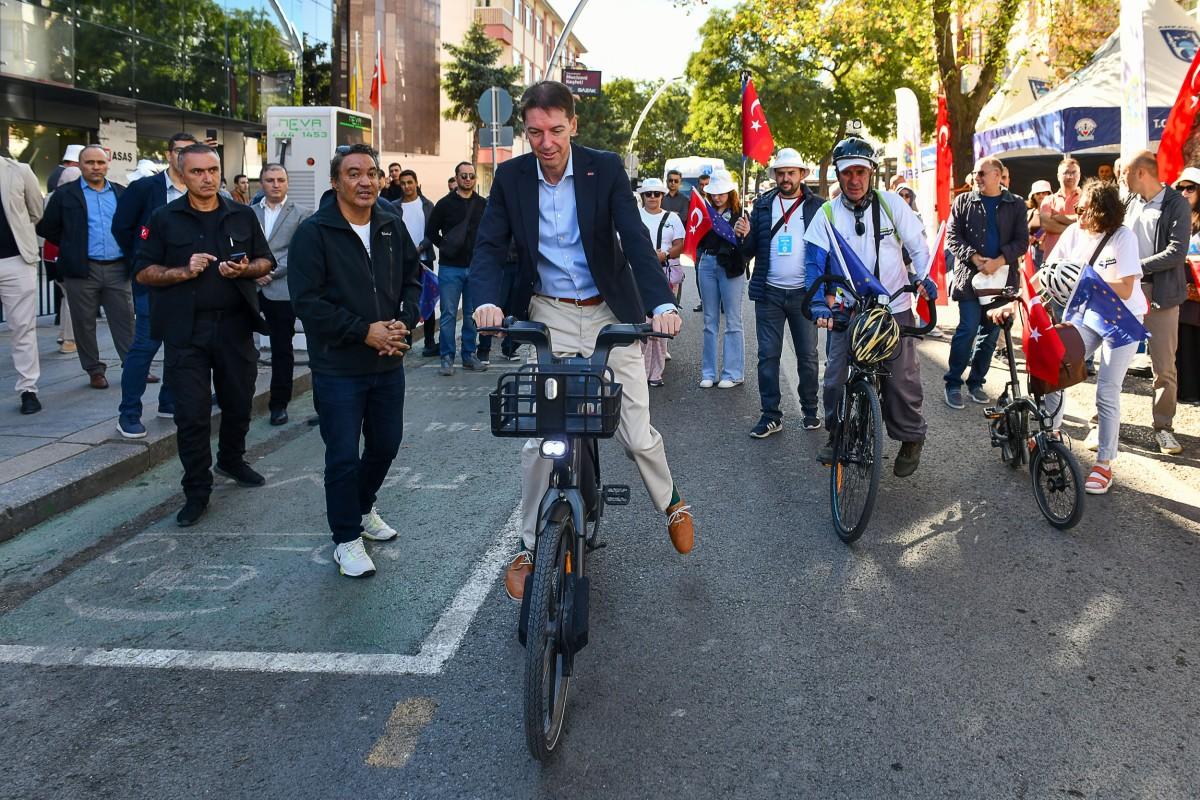 Başkent’te 7. Cadde Avrupa Hareketlilik Haftası’na Özel Trafiğe Kapatıldı