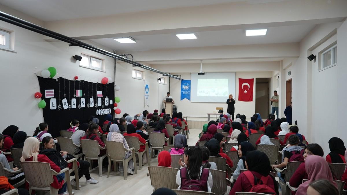 Büyükşehir Belediyesi Öğrencilere Çevre Bilinci Aşılıyor Büyükşehir Belediyesi Öğrencilere Çevre Bilinci Aşılıyor