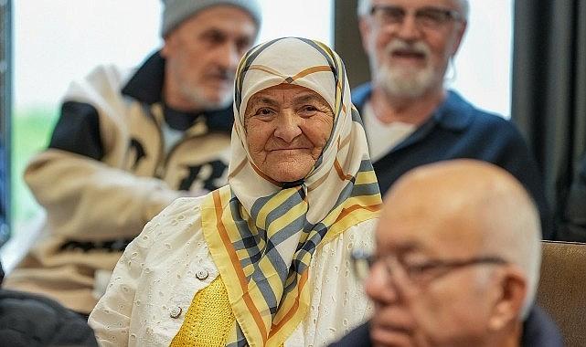 Huzurevi sakinlerine yeni yıl ziyareti