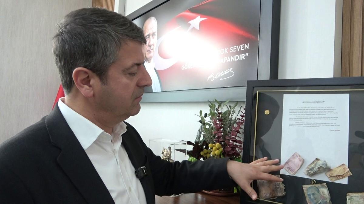 Tutdere makam odasında yer alan tabloyu anlattı: ’Paranın, şanın ve şöhretin geçmediği günler’ - Videolu Haber