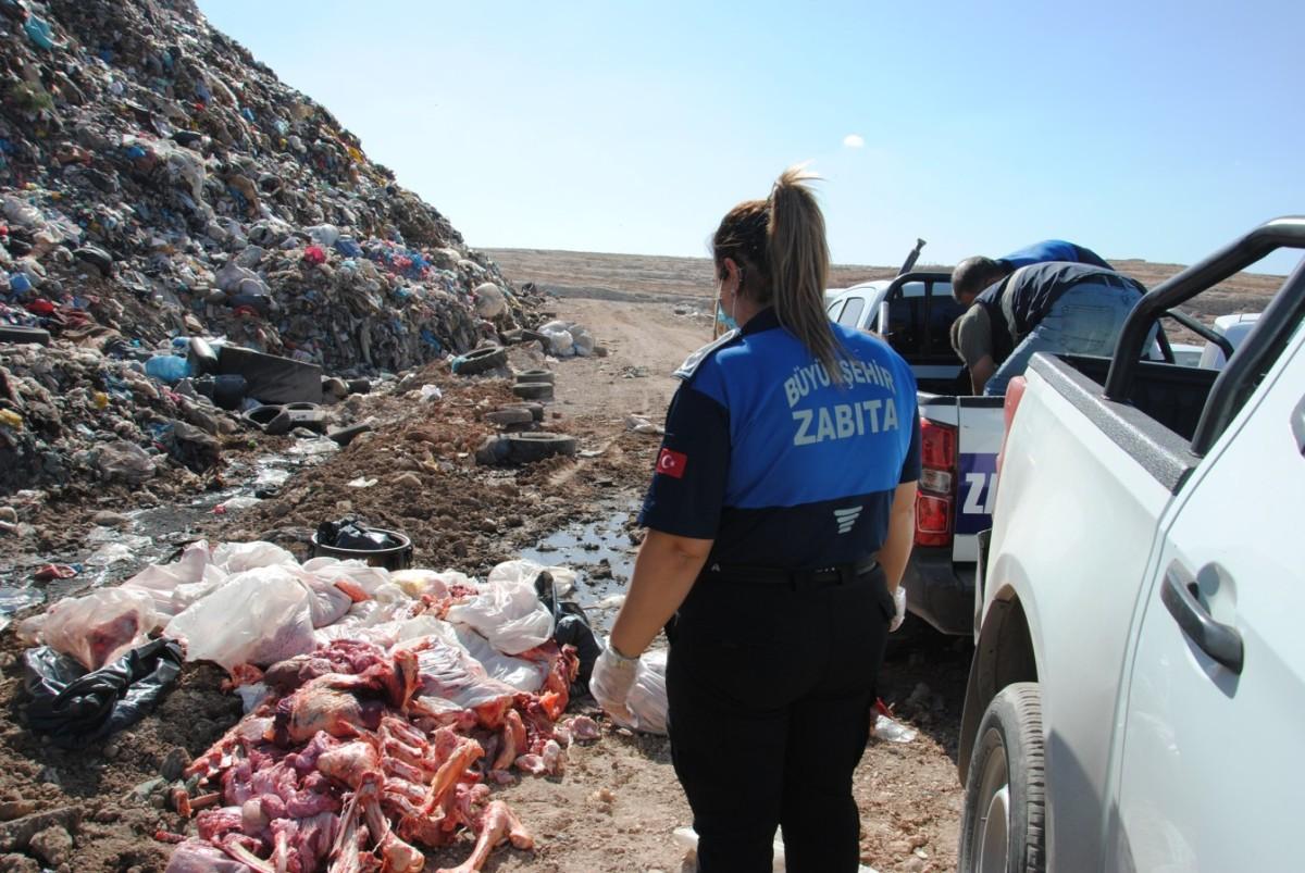 Büyükşehir Zabıta Ekipleri Tehlikeli Gıda Ürünlerinin Sofralara Ulaşmasını Önledi Büyükşehir Zabıta Ekipleri Tehlikeli Gıda Ürünlerinin Sofralara Ulaşmasını Önledi